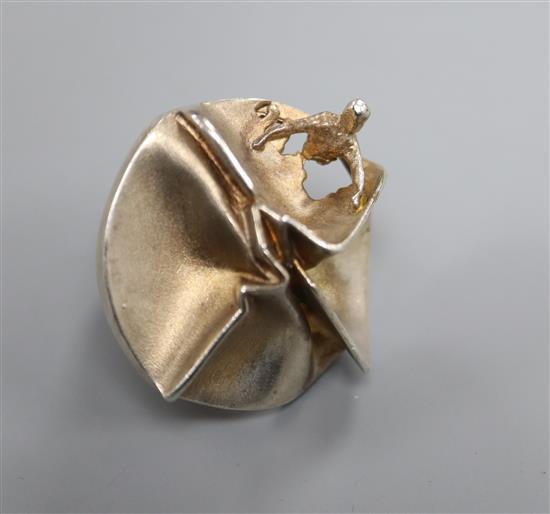 An early 1970s Finnish Bjorn Weckstrom for Lapponia sterling silver dress ring Jaaras Dream, size G/H.